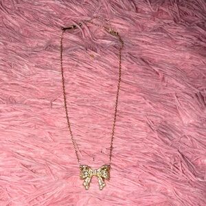 Elegant Gold Bow Necklace